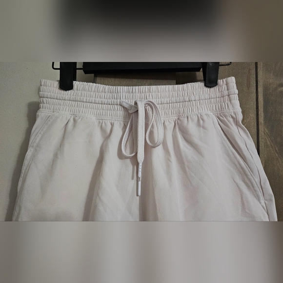 ABERCROMBIE YPB motionTEK High Rise Lined Workout Short.White. Size XS - Picture 10 of 13